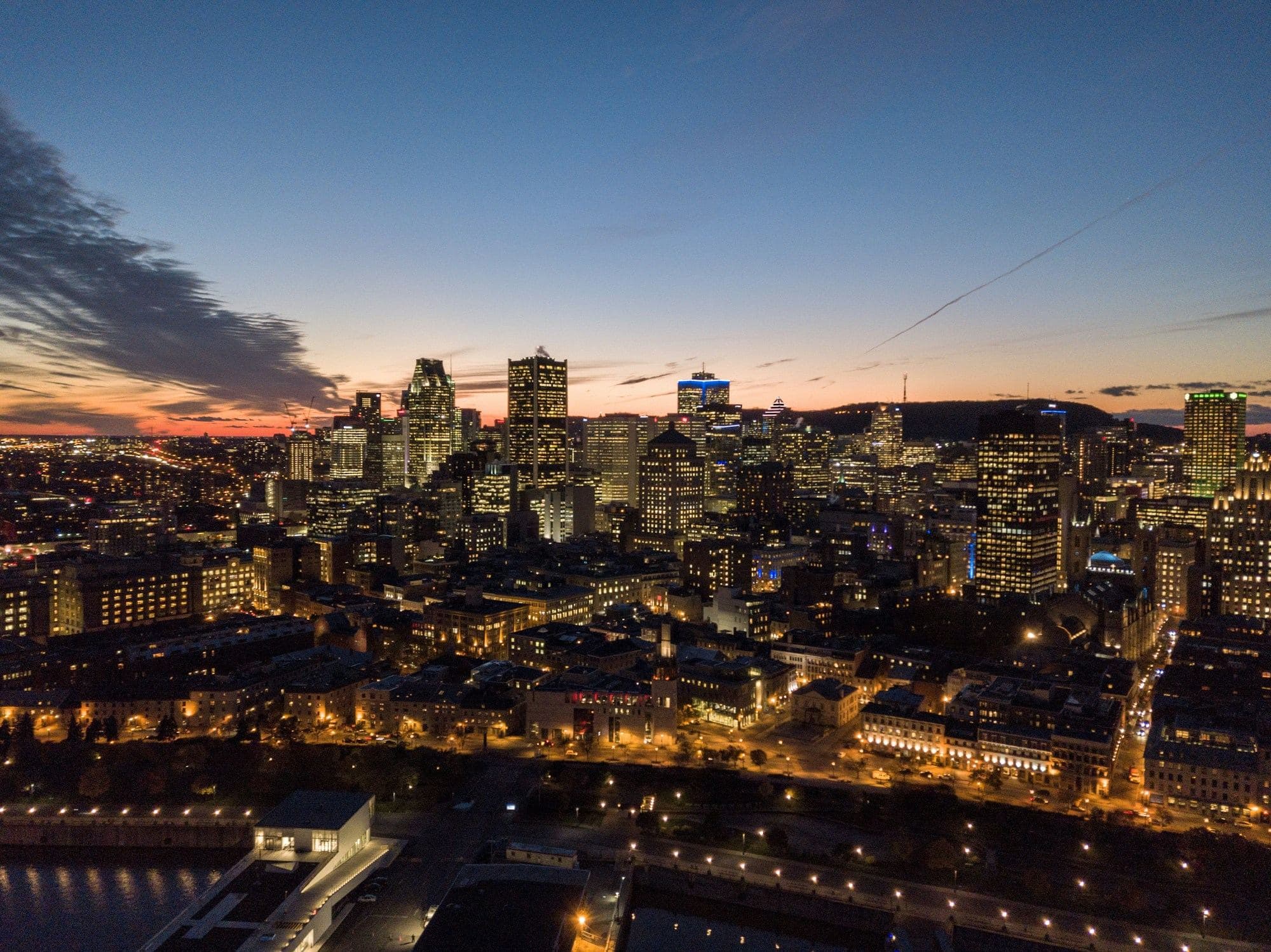 Le centre-ville de Montréal, de nuit