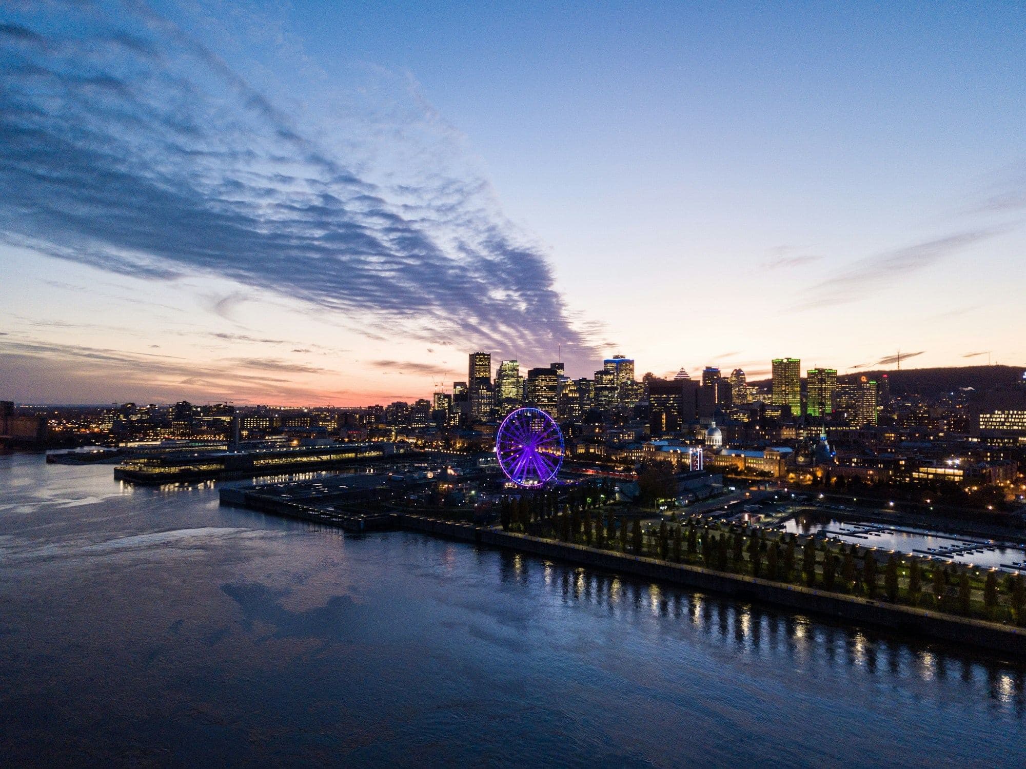 Le Vieux-Port de Montréal au crépuscule